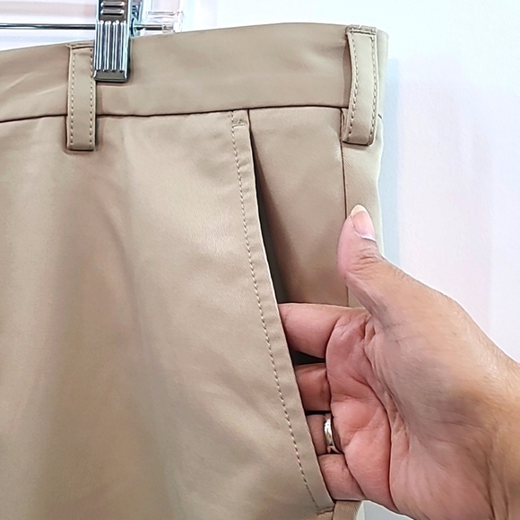 IZOD Men's Tan Golf Shorts, 100% Polyester - Size 42 - Picture 2 of 10